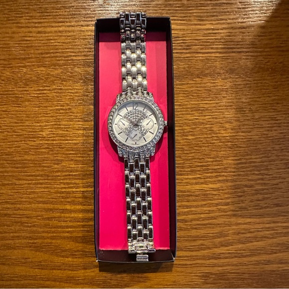Avon Bling Pave Watch with Crystals by Swarovski - Picture 3 of 7